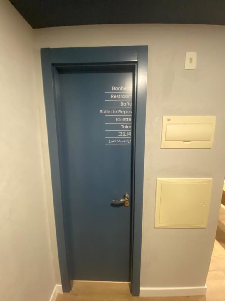Adesivagem de porta e Parede 9 adesivagem de porta